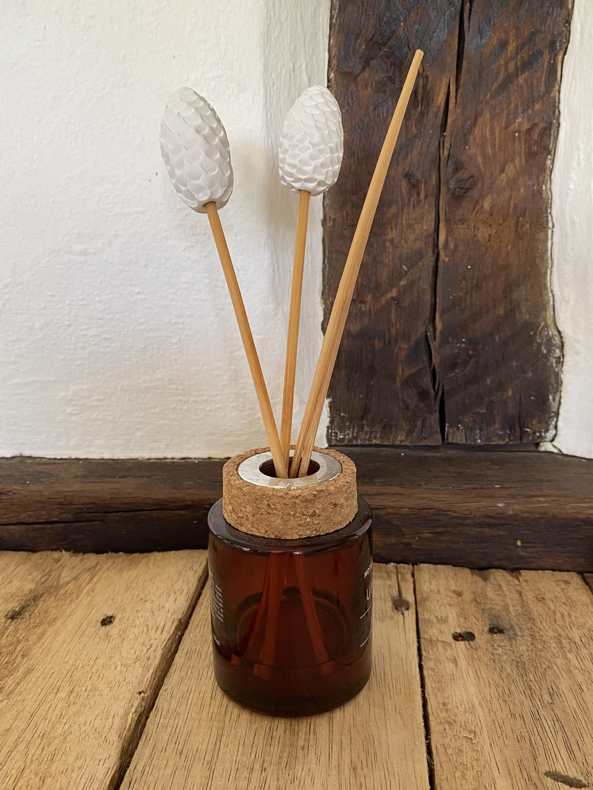Reed diffuser toppers - pine cone pair - Image 3