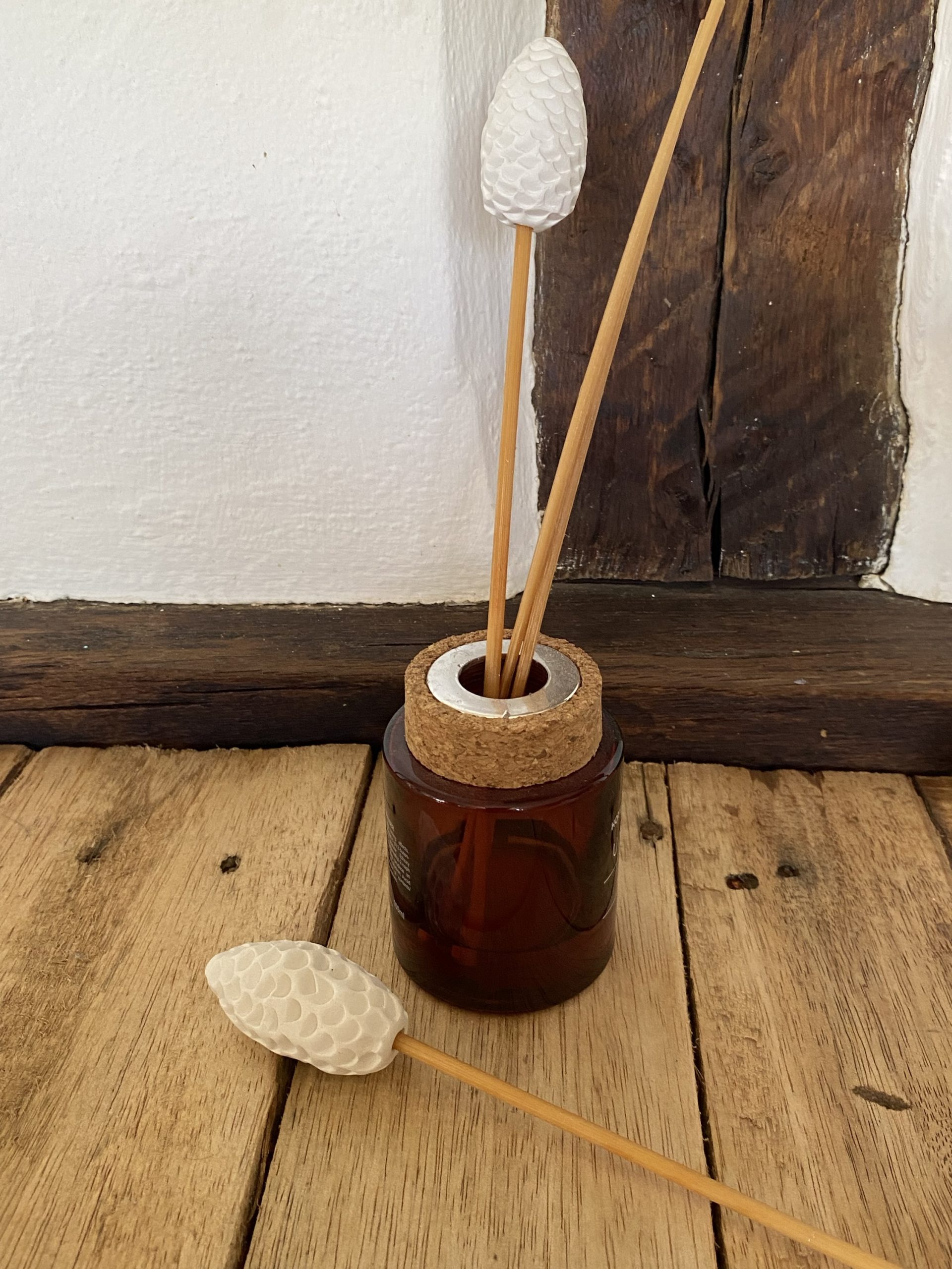 Reed diffuser toppers - pine cone pair - Image 4