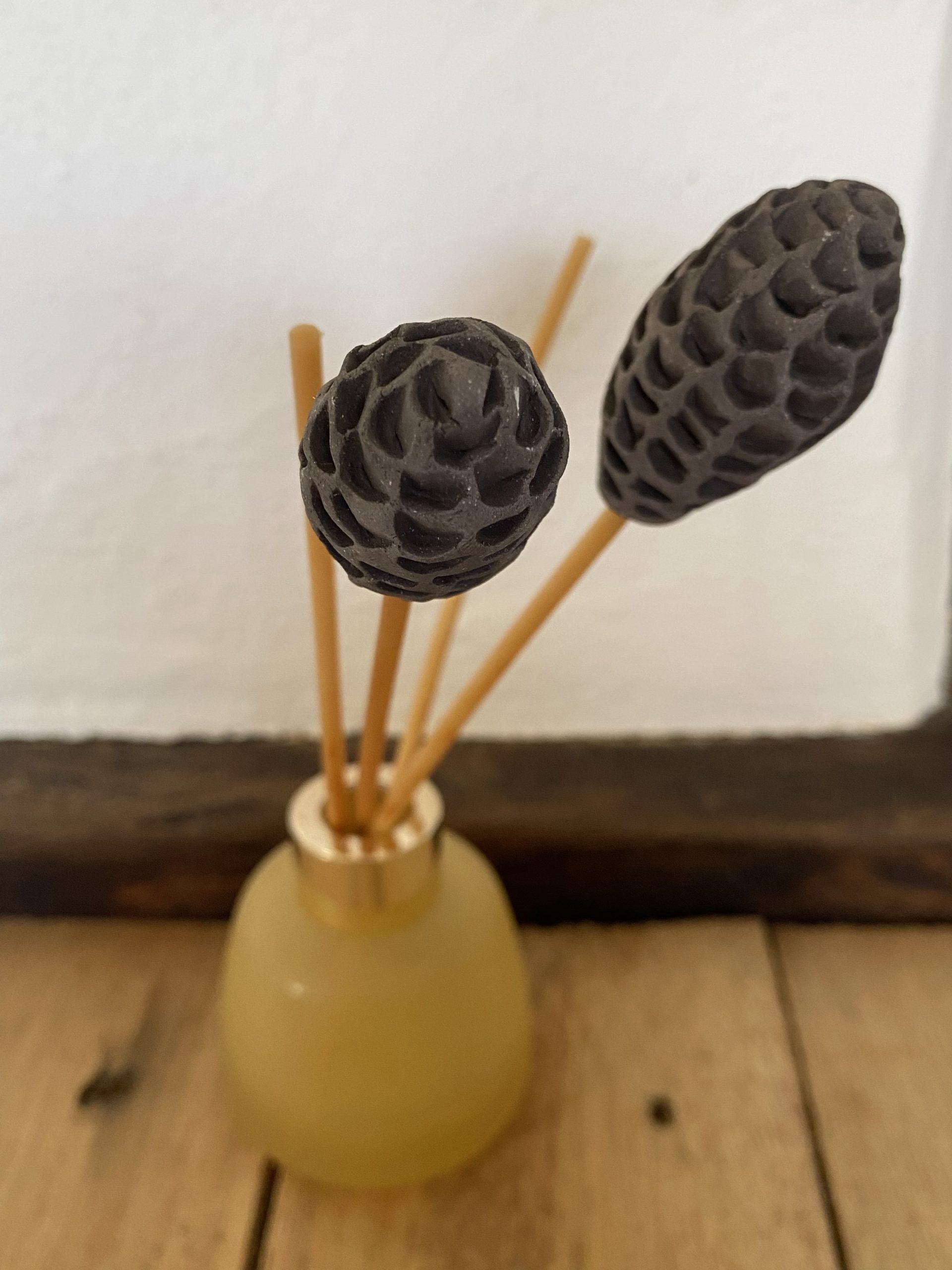 Reed diffuser toppers - pine cone pair - Image 10